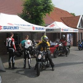 Motorrad-Diele Suzuki Road Show