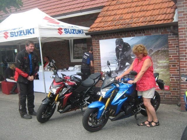 Motorrad-Diele Suzuki Road Show